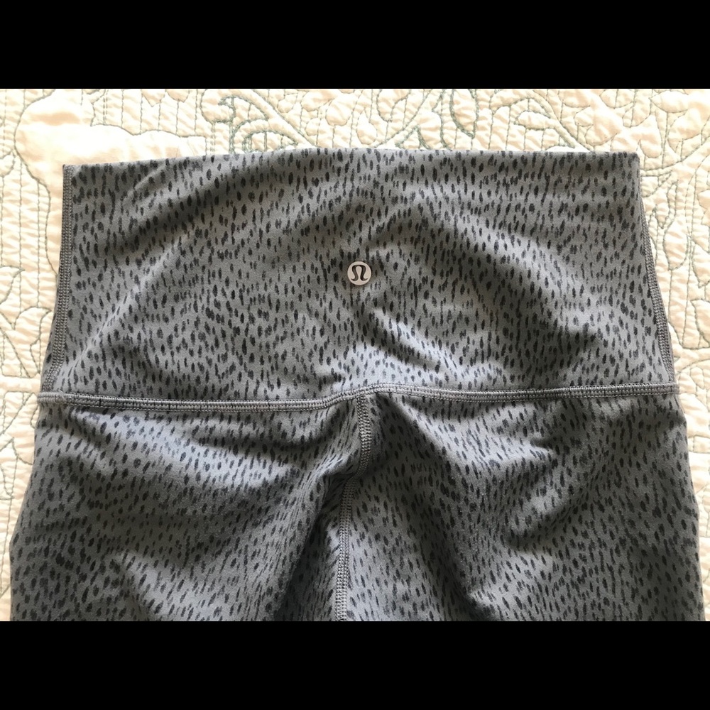 Lululemon Wunder Under High Rise Crop - size 6